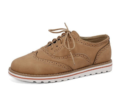 Women's shoes with rounded design and stitched contour