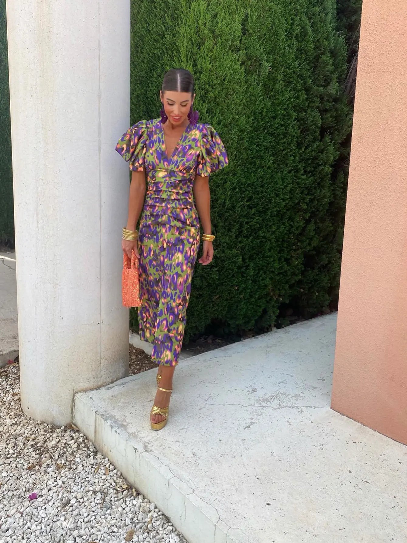 Women's dress with pleated sleeves and defined waist