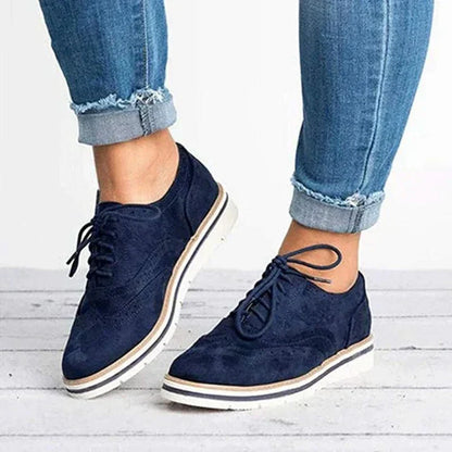 Women's shoes with rounded design and stitched contour
