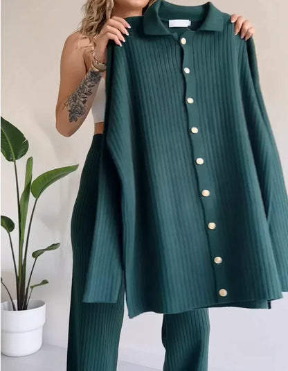 Women's 2-piece outfit with straight-leg pants and boxy top