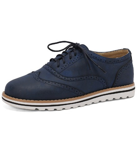 Women's shoes with rounded design and stitched contour