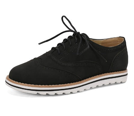 Women's shoes with rounded design and stitched contour