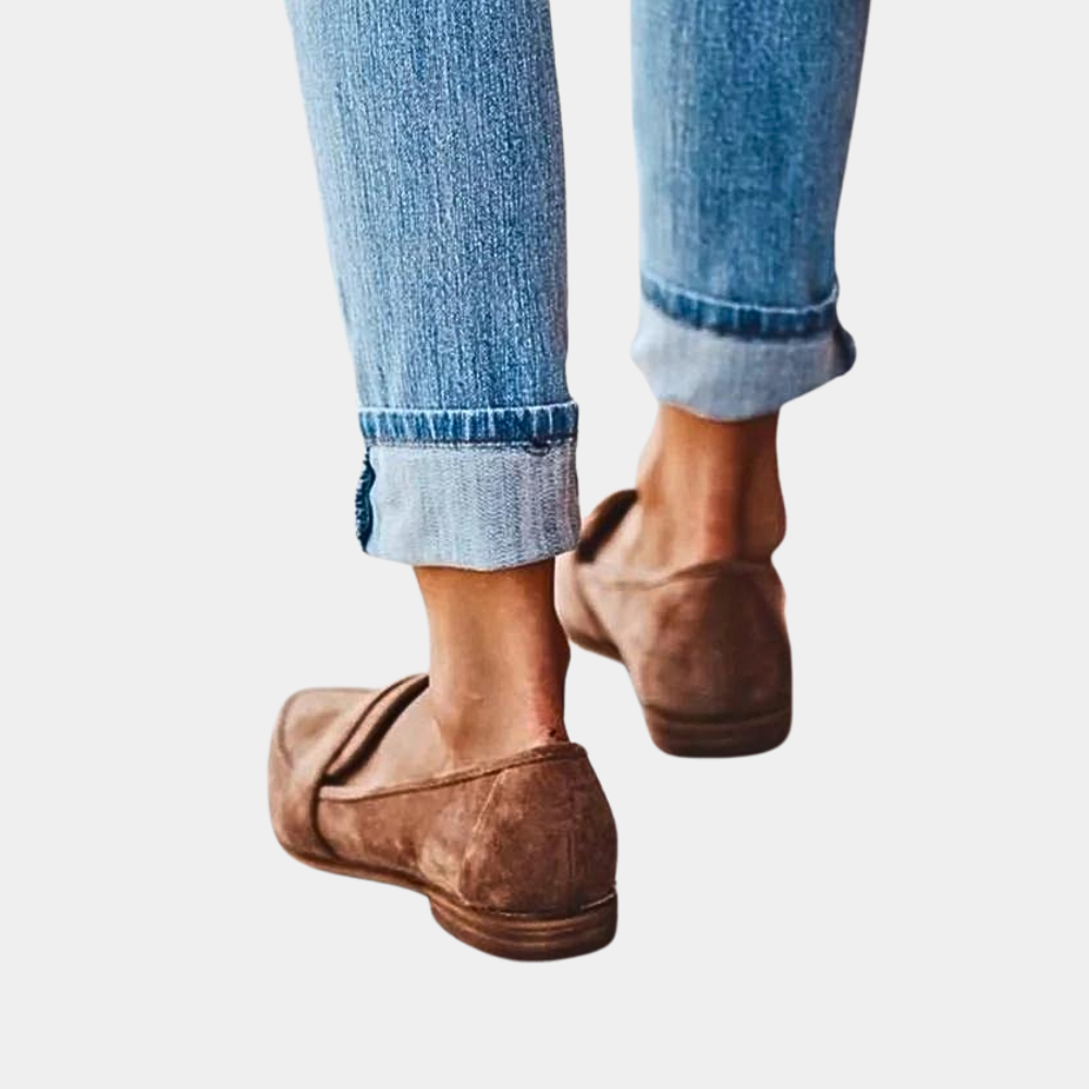 Women's loafers with stitched edge and rounded toe