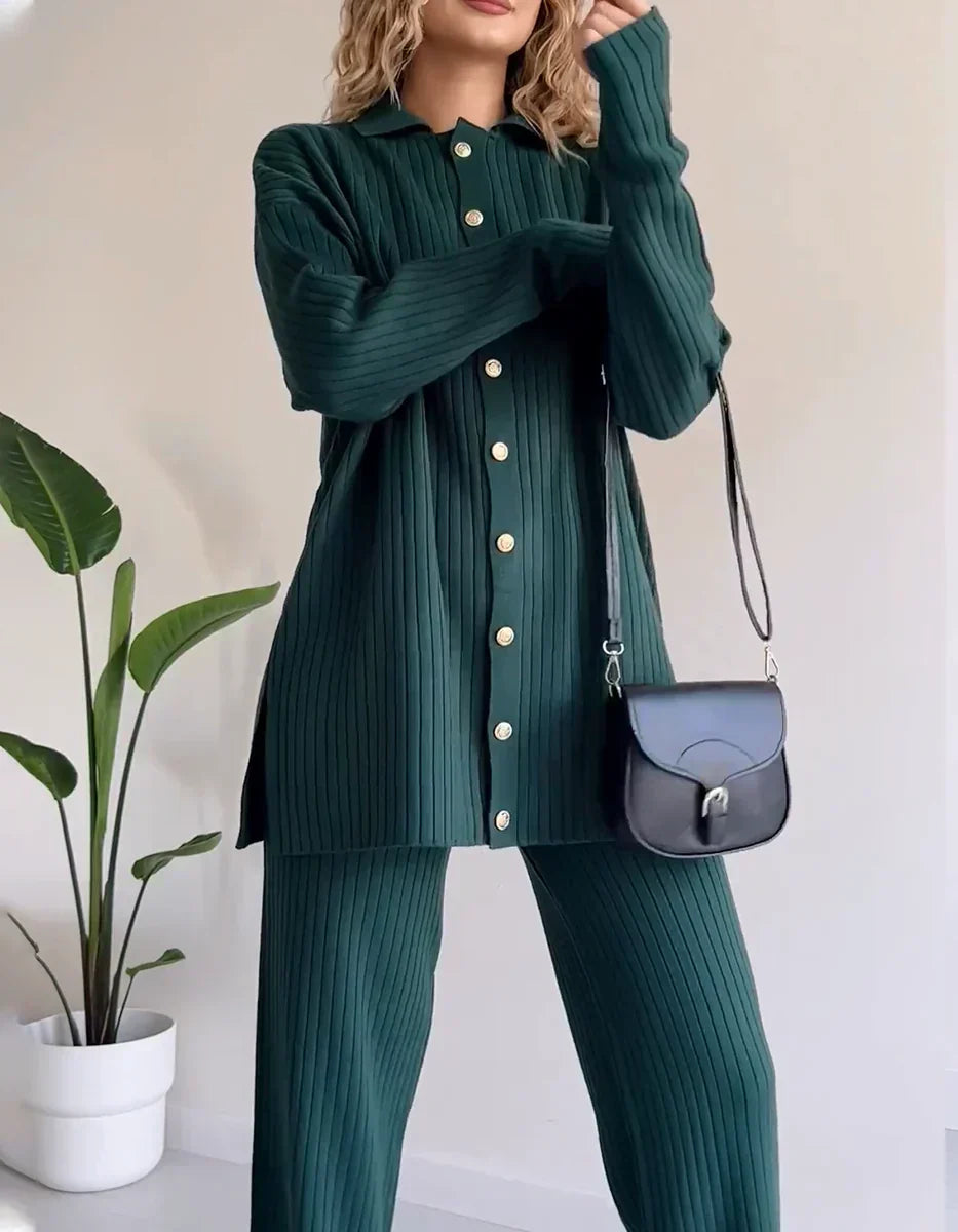 Women's 2-piece outfit with straight-leg pants and boxy top