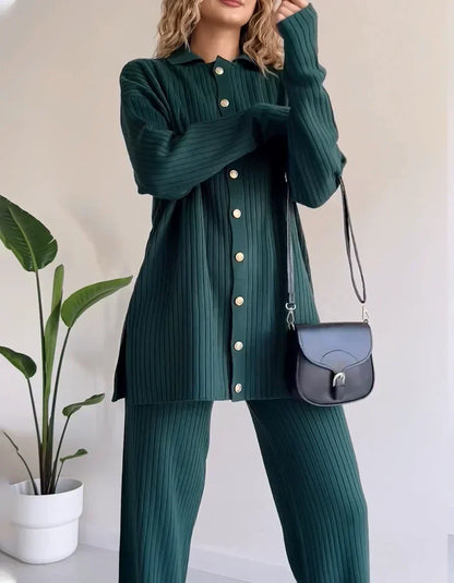 Women's 2-piece outfit with straight-leg pants and boxy top