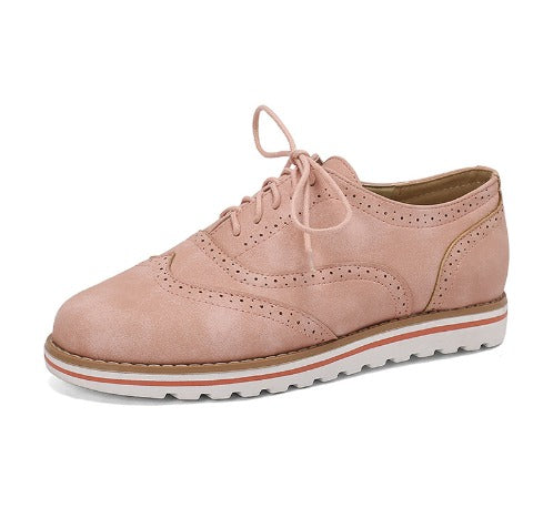Women's shoes with rounded design and stitched contour