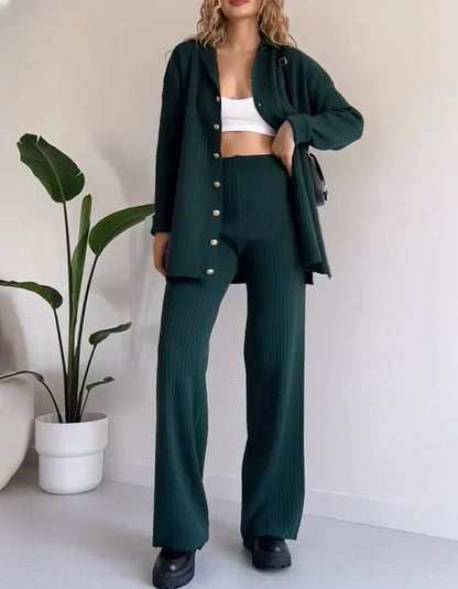 Women's 2-piece outfit with straight-leg pants and boxy top